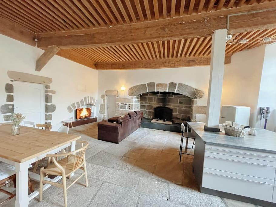Logis Du Chandelier Le Puy-en-Velay Buitenkant foto