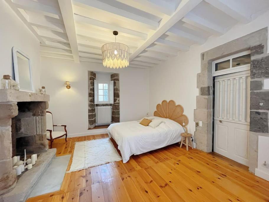 Logis Du Chandelier Le Puy-en-Velay Buitenkant foto